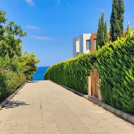 Phaedrus Living Amorosa 13 Beachside * Polis